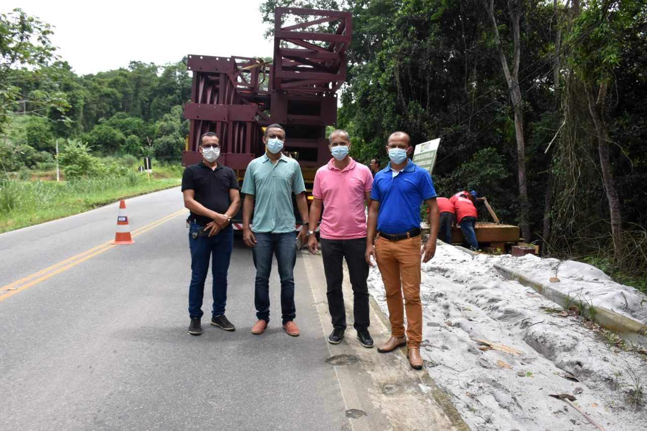 Camacã: Prefeito Paulo do Gás acompanha mais uma etapa da instalação do Portal na entrada da cidade

